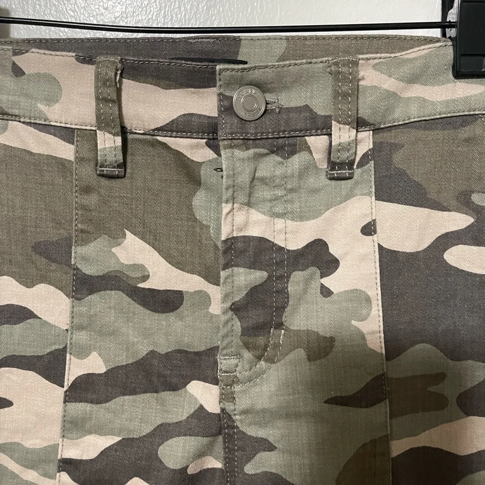 J.Crew vintage straight cargo army print cropped